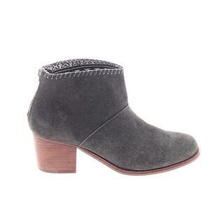 NWT Tom’s Gray Suede Ankle Boots size 7 never worn